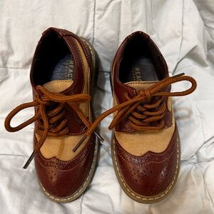 Kenneth Cole Reaction toddler boys dress shoes.  Size 8